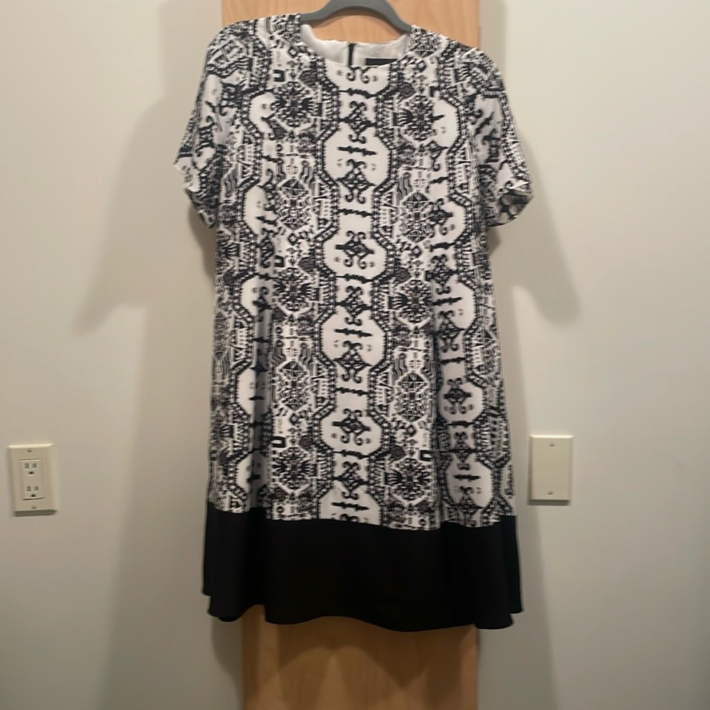 Pea in the Pod/ Rachel Zoe black and off white tribal print dress
